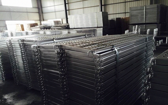 scaffolding steel planks with hooks in the stock for sale